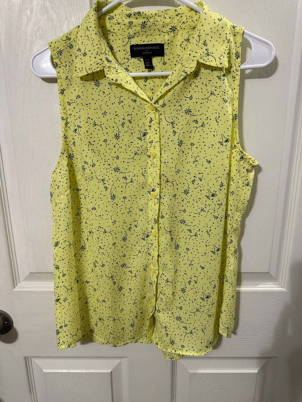 Banana Republic Sleeveless Blouse Size MP Yellow Floral Print Button Down